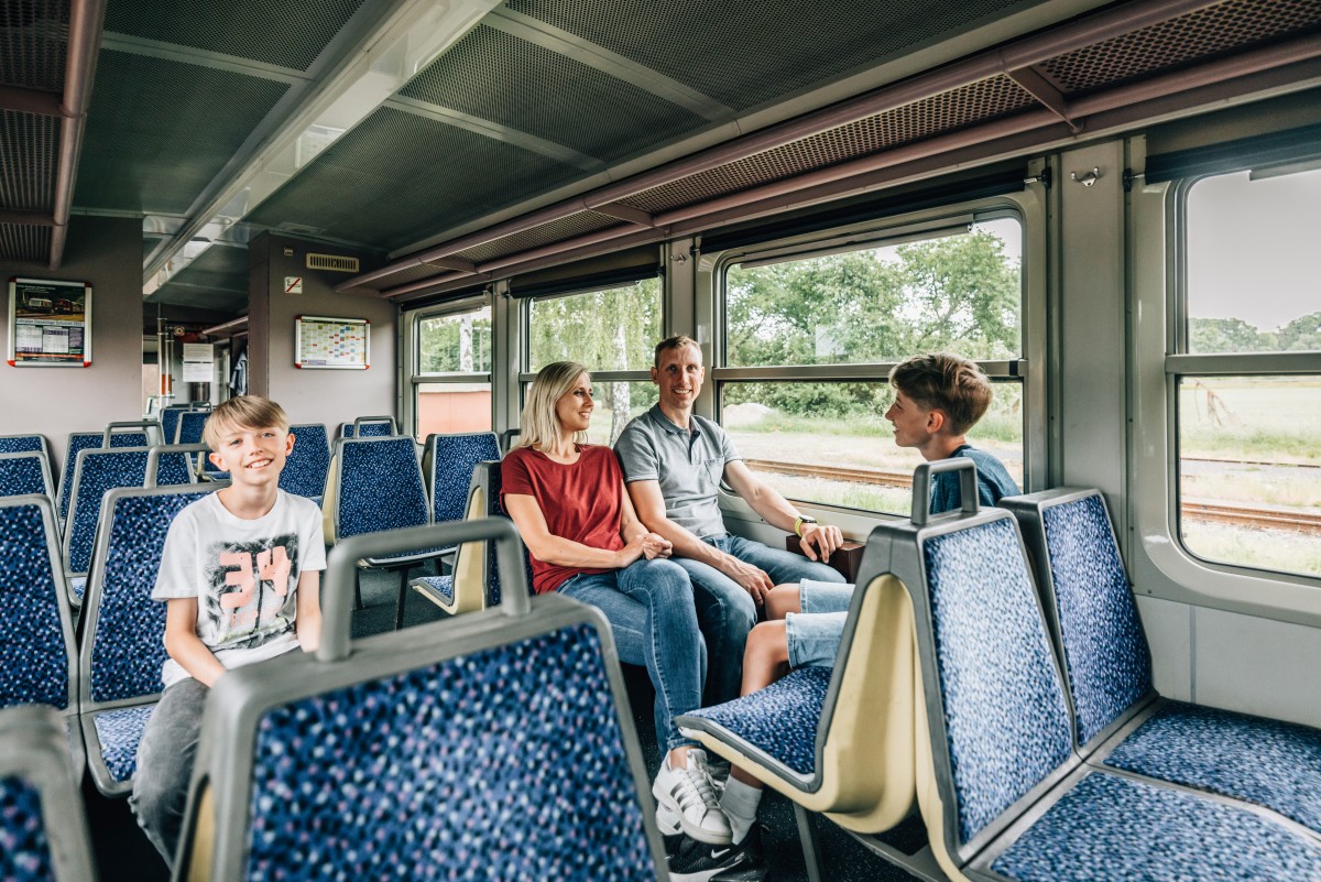 Moderner Triebwagen der Döllnitzbahn © Philipp Herfort Photography