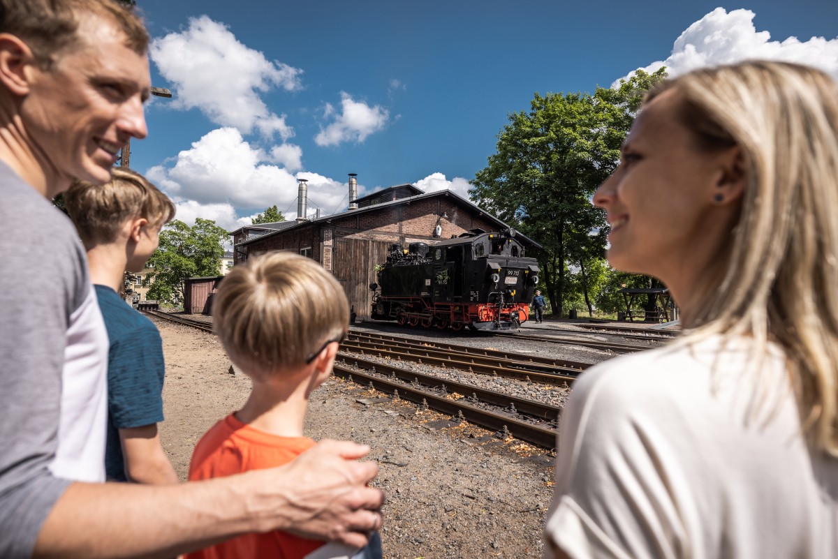Lößnitzgrundbahn -Lokschuppen Radeburg © Philipp Herfort Photography
