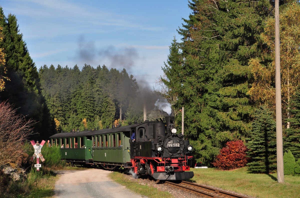 In der reizvollen Landschaft des Westerzgebirges sind die Züge der Museumsbahn Schönheide von Schönheide nach Stützengrün unterwegs. © Archiv Museumsbahn Schönheide e.V. - Mario Poller