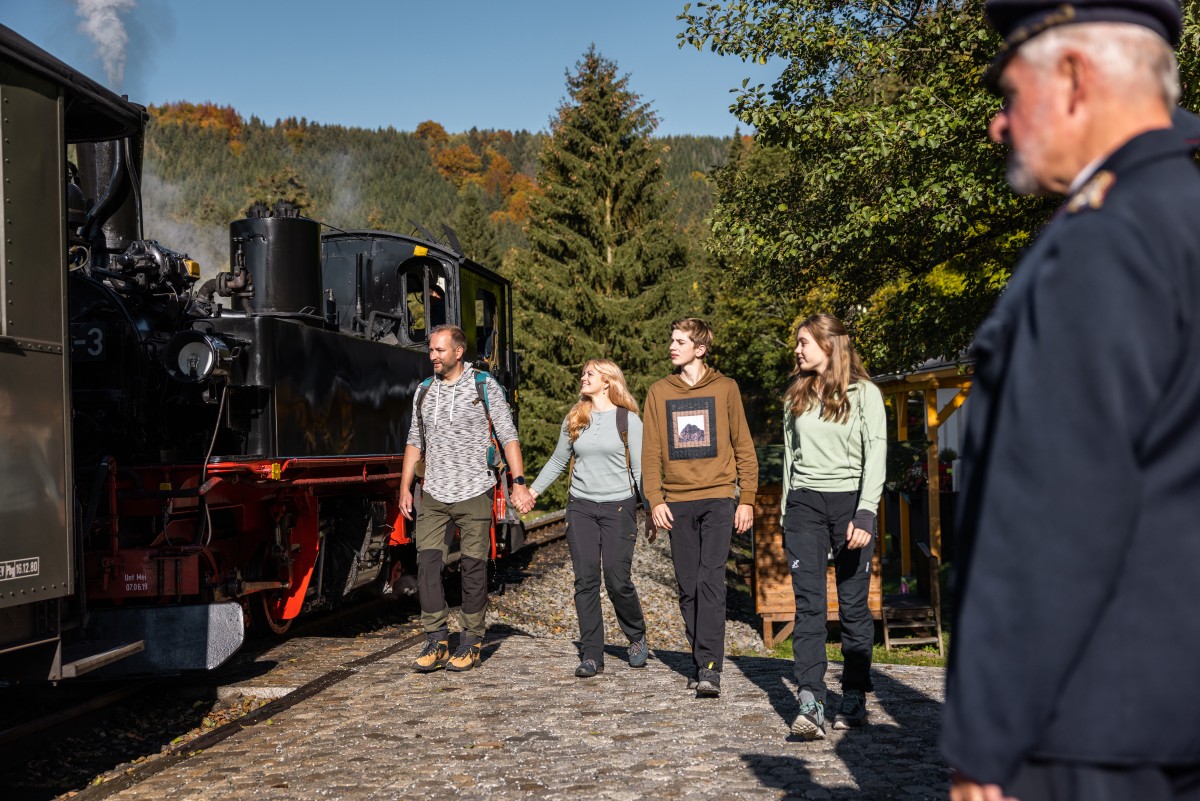 Preßnitztalbahn am Haltepunkt Forellenhof © Philipp Herfort Photography