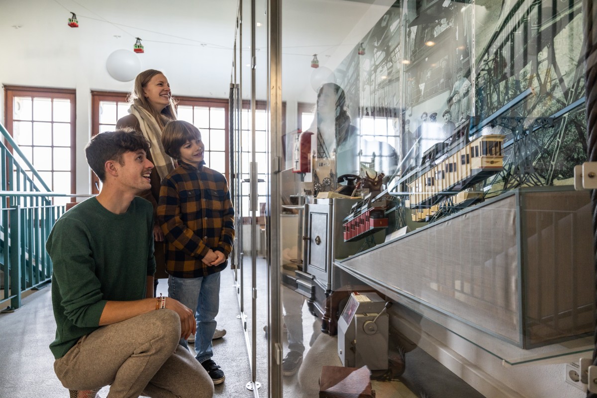 Schwebebahn Dresden_Ausstellung Bergstation © Philipp Herfort Photography