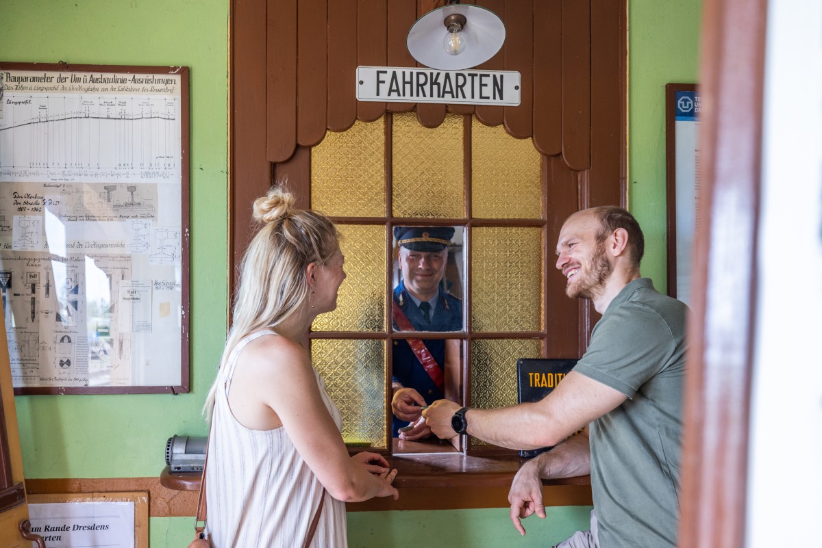 Fahrkartenschalter im Bahnhof Dresden-Gittersee - Windbergbahn © Philipp Herfort Photography